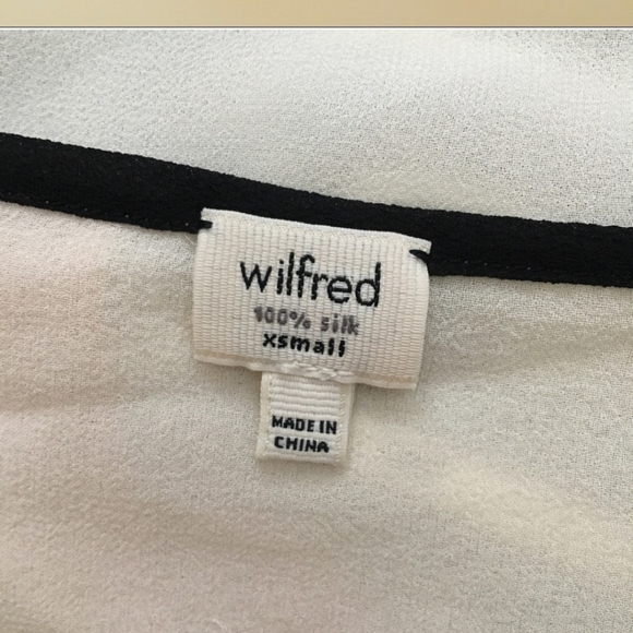 100% silk Aritzia Wilfred blouse - Picture 3 of 5